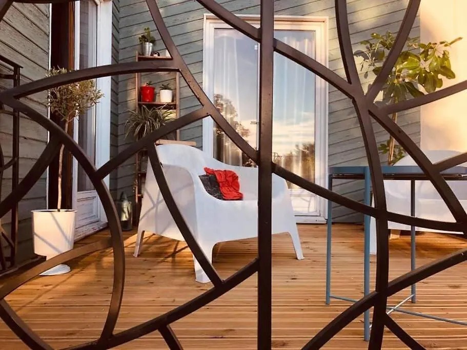 Apartment Entre Ventoux Et Luberon, Appartement Dans Maison. Malemort-du-Comtat