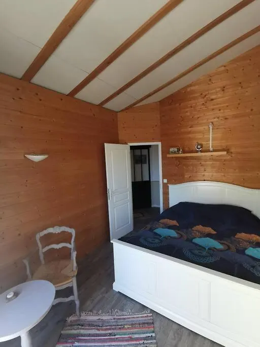 Entre Ventoux Et Luberon, Appartement Dans Maison. Malemort-du-Comtat