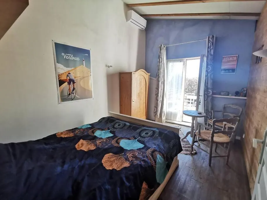 Apartment Entre Ventoux Et Luberon, Appartement Dans Maison. Malemort-du-Comtat