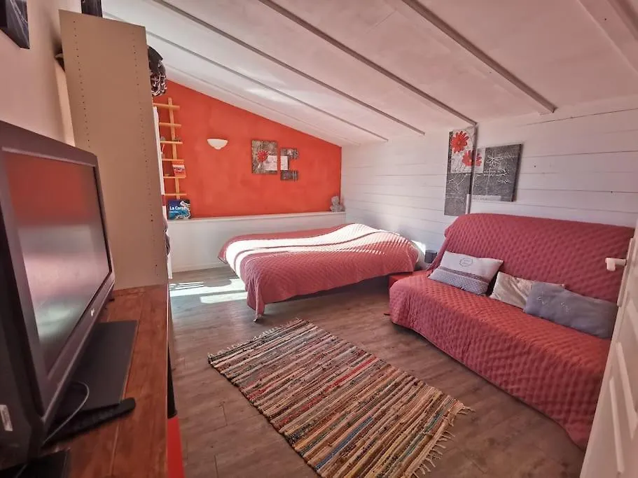 Apartment Entre Ventoux Et Luberon, Appartement Dans Maison. Malemort-du-Comtat