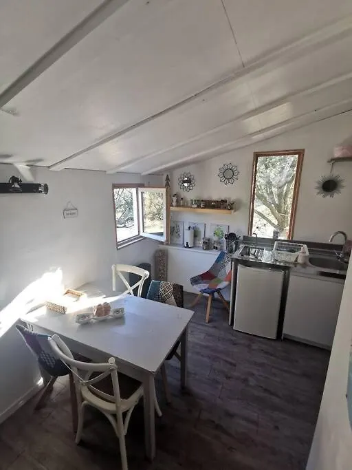 Entre Ventoux Et Luberon, Appartement Dans Maison. Malemort-du-Comtat