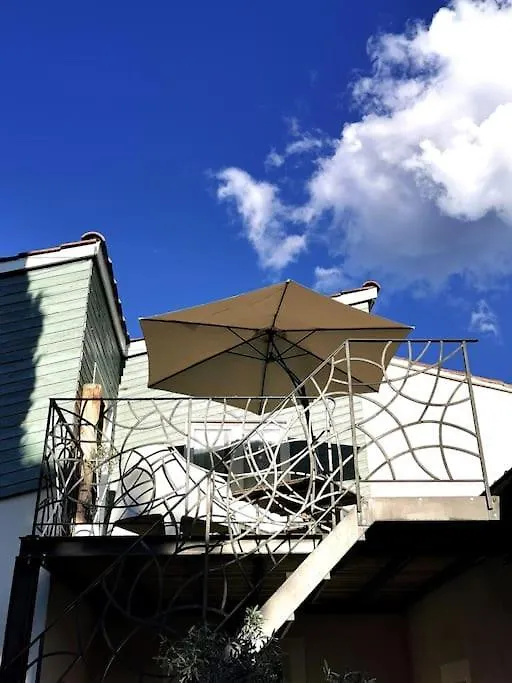 Entre Ventoux Et Luberon, Appartement Dans Maison. Malemort-du-Comtat