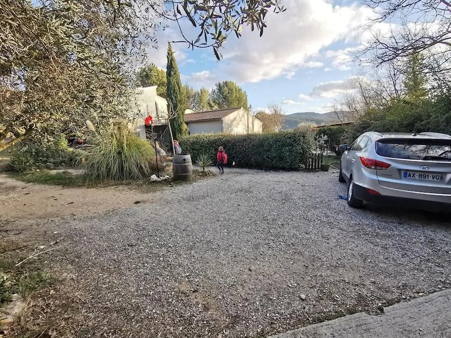 Apartment Entre Ventoux Et Luberon, Appartement Dans Maison. Malemort-du-Comtat