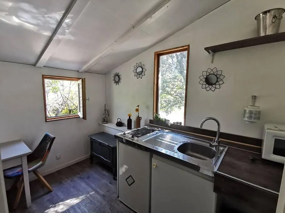 Entre Ventoux Et Luberon, Appartement Dans Maison. Malemort-du-Comtat