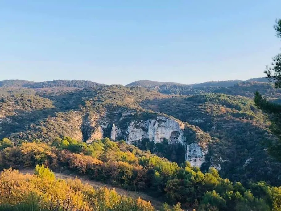 Apartment Entre Ventoux Et Luberon, Appartement Dans Maison. Malemort-du-Comtat France