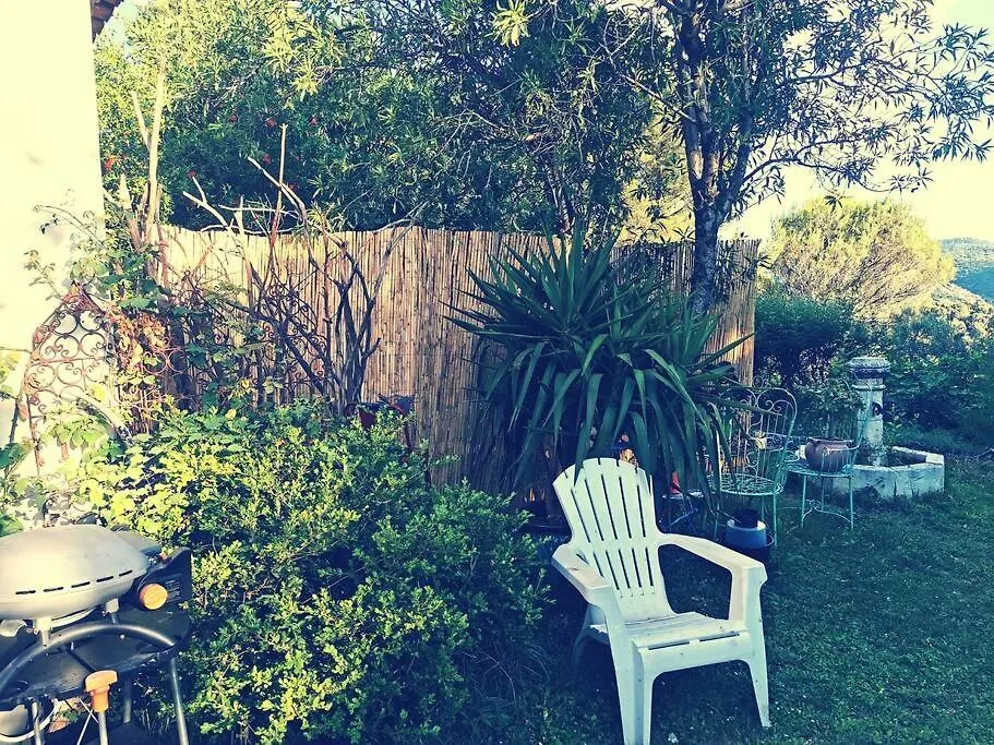 Entre Ventoux Et Luberon, Appartement Dans Maison. Malemort-du-Comtat
